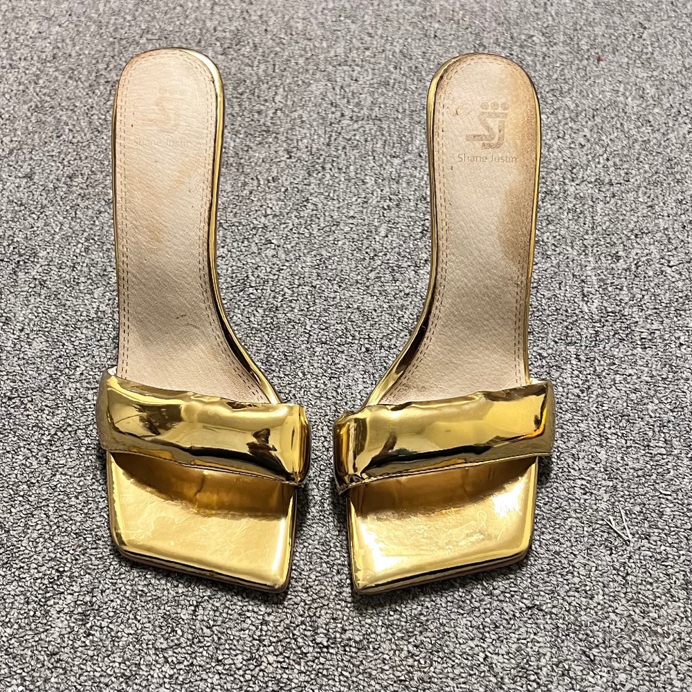 Shane Justin Rare heels in gold